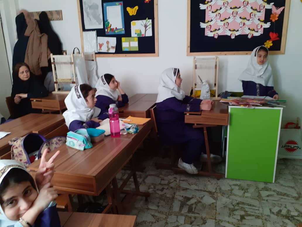 زنگ محيط زيست با موضوع هواى پاك در كلاس چهارم «ب»